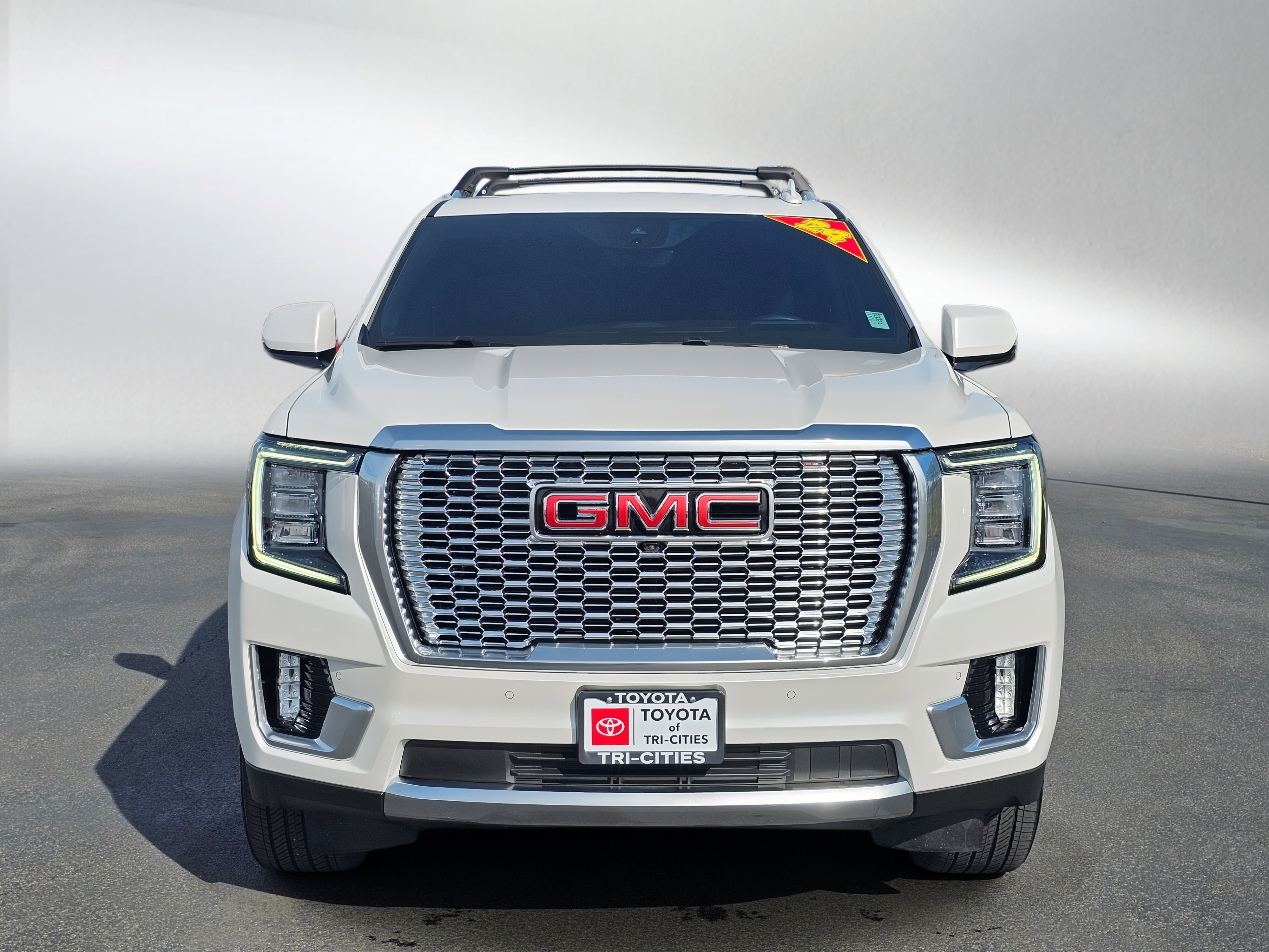 Used 2024 GMC Yukon Denali w/ Denali Reserve Package AWD/4WD image 8