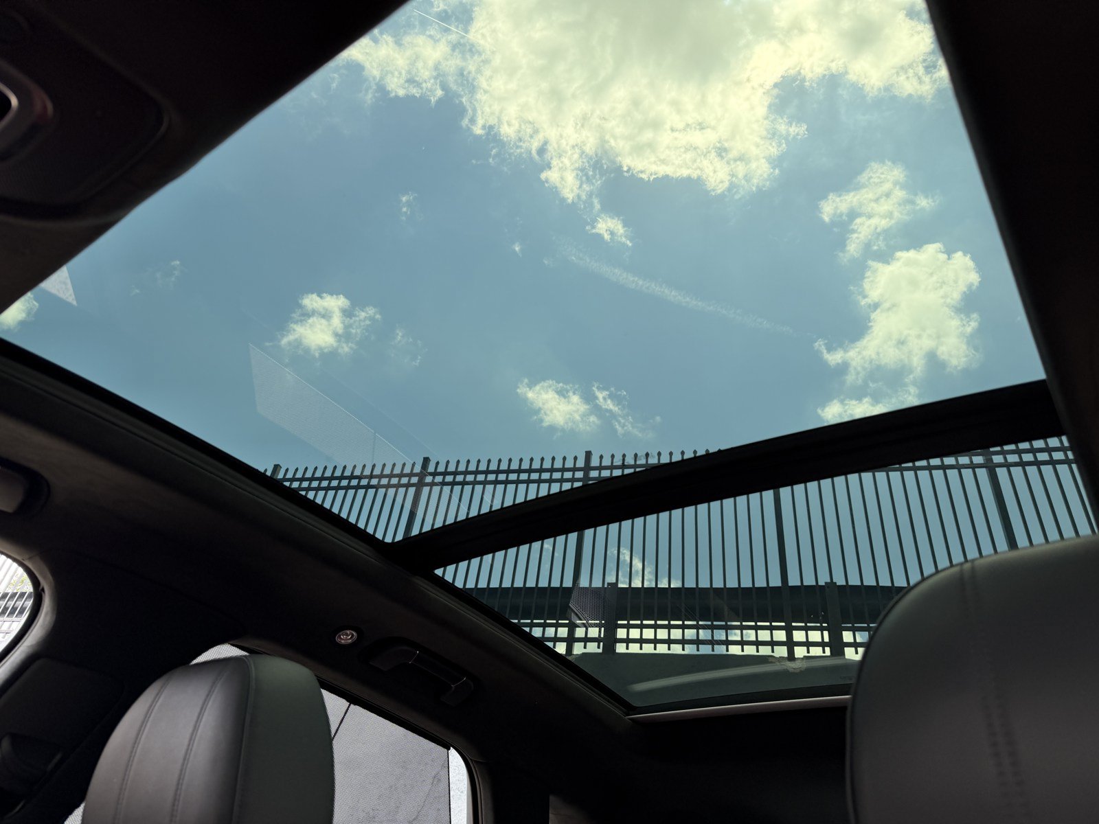 Certified 2023 Bentley Bentayga AWD/4WD image 31
