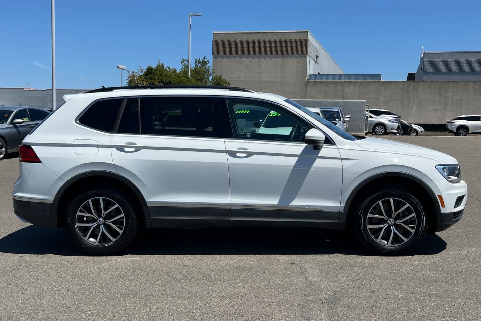 Used 2020 Volkswagen Tiguan SE AWD/4WD image 6