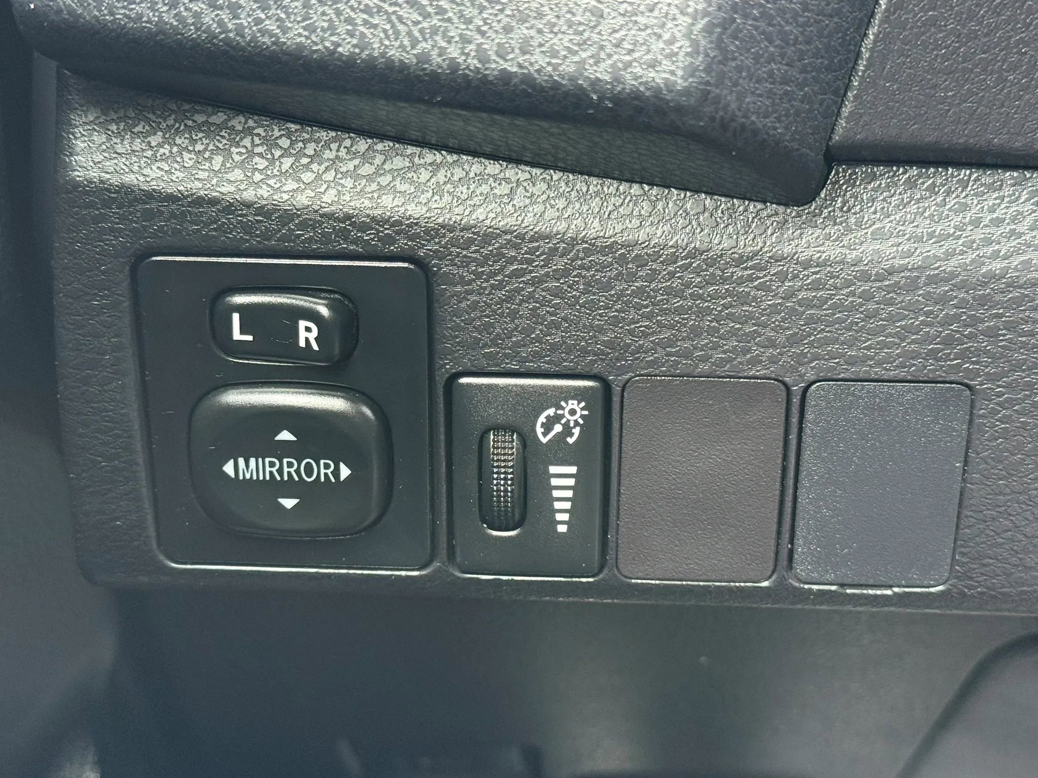 Used 2014 Toyota Corolla L FWD image 31