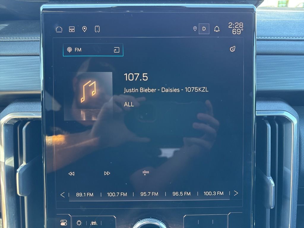 Used 2025 GMC Acadia Elevation FWD image 18