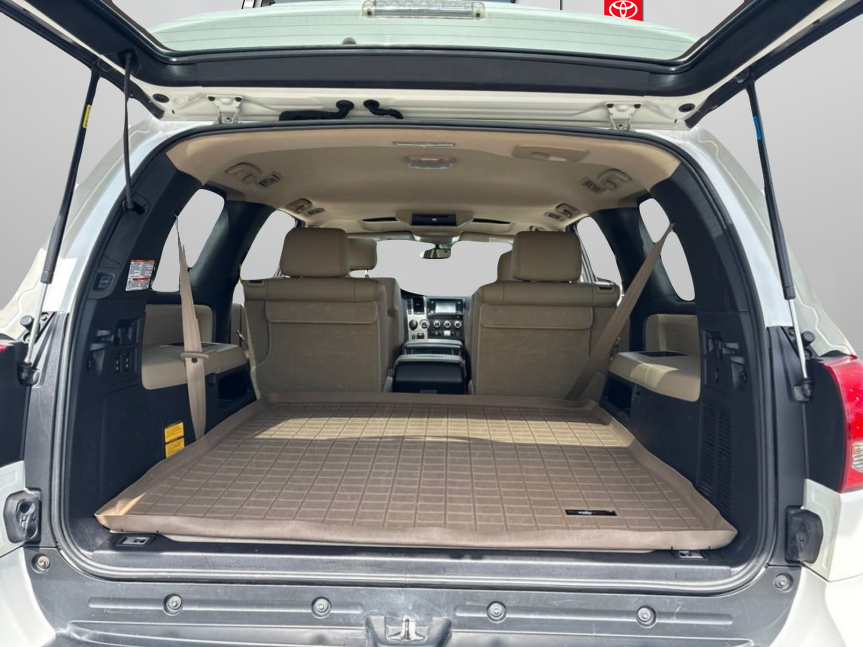Used 2016 Toyota Sequoia Platinum RWD image 28
