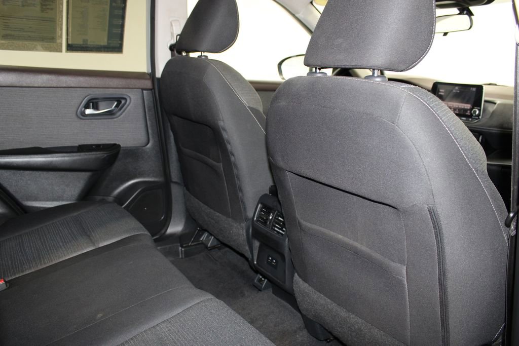 Used 2022 Nissan Rogue SV image 26