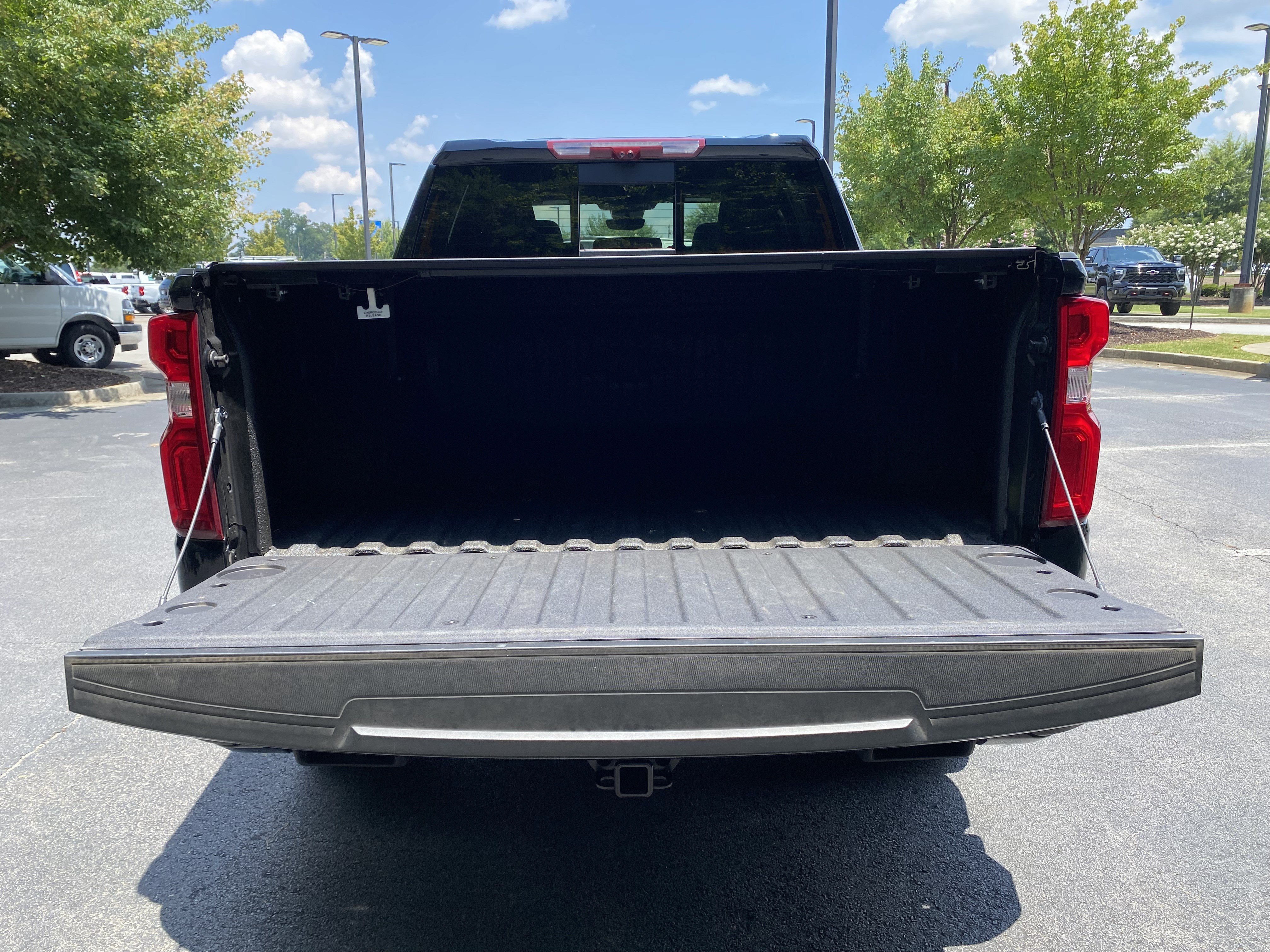 Used 2025 Chevrolet Silverado 1500 High Country w/ Midnight Edition AWD/4WD image 11