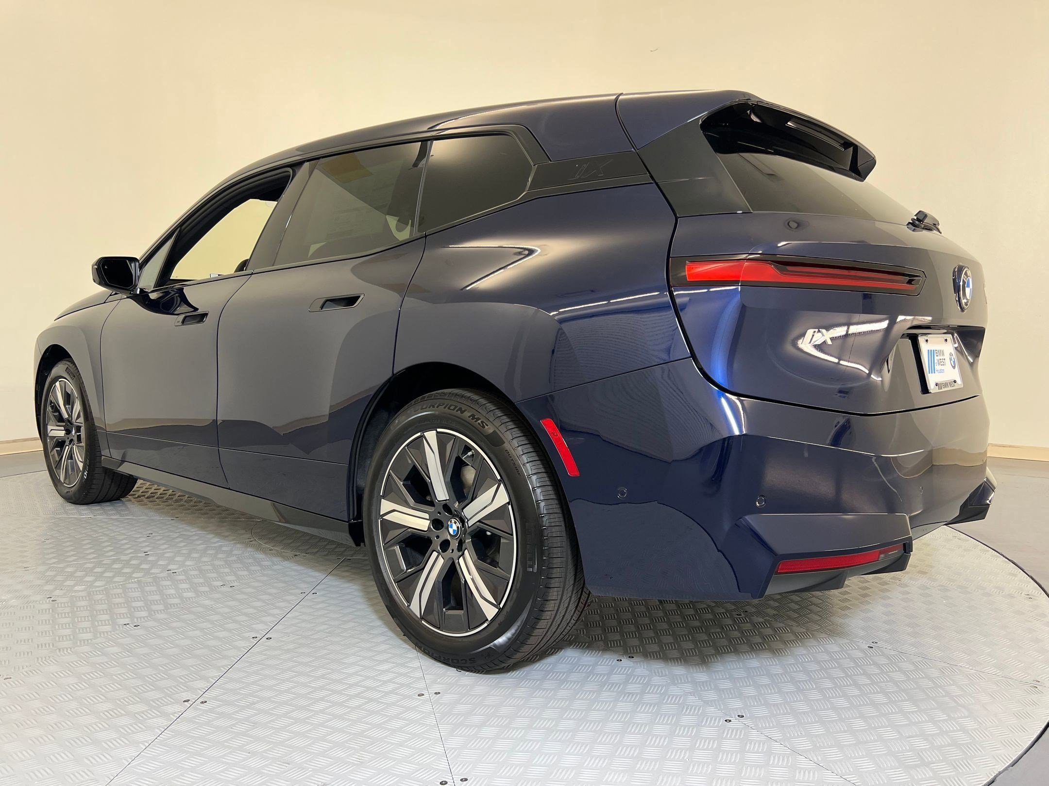 Used 2026 BMW iX xDrive45 AWD/4WD image 3