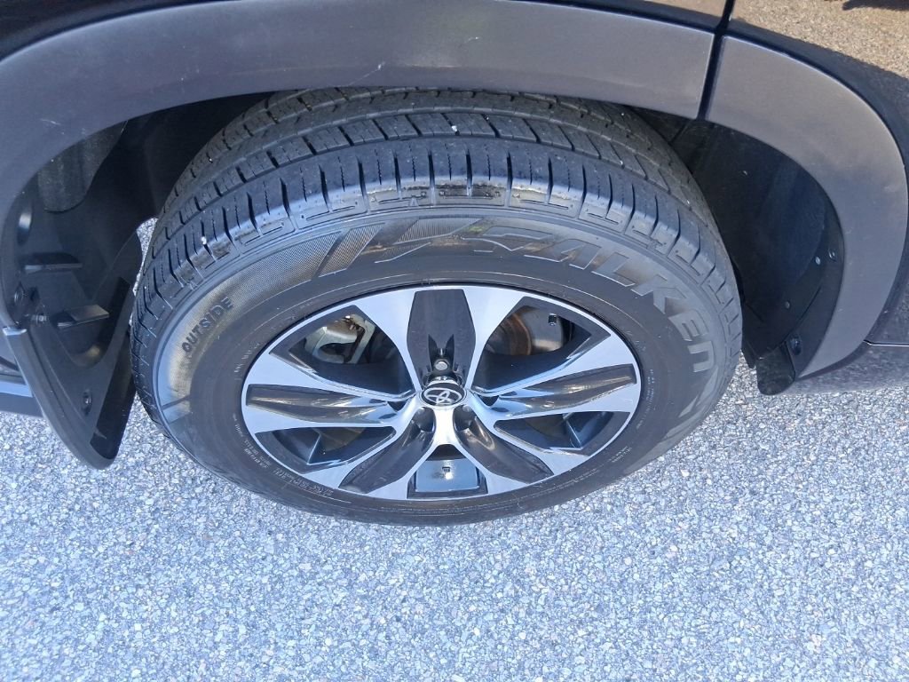 Used 2021 Toyota Highlander XLE image 10