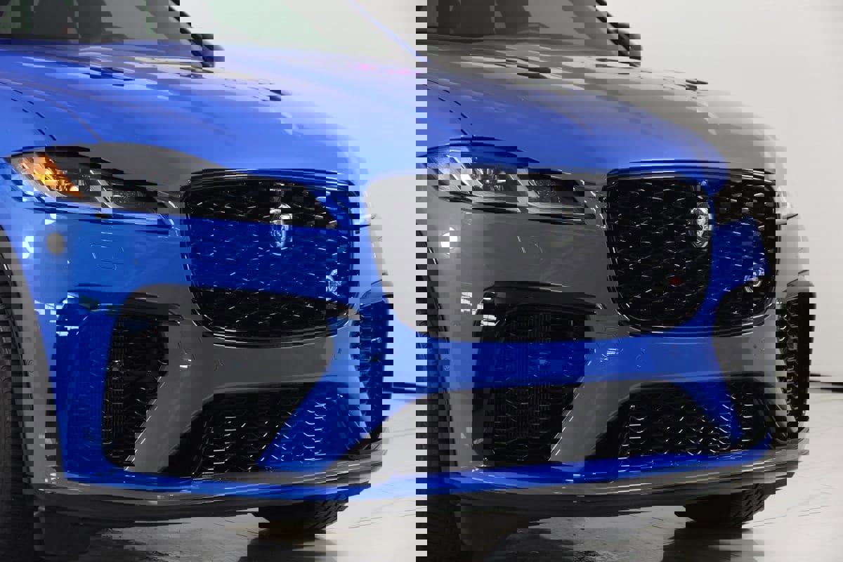 Used 2024 Jaguar F-PACE SVR image 71