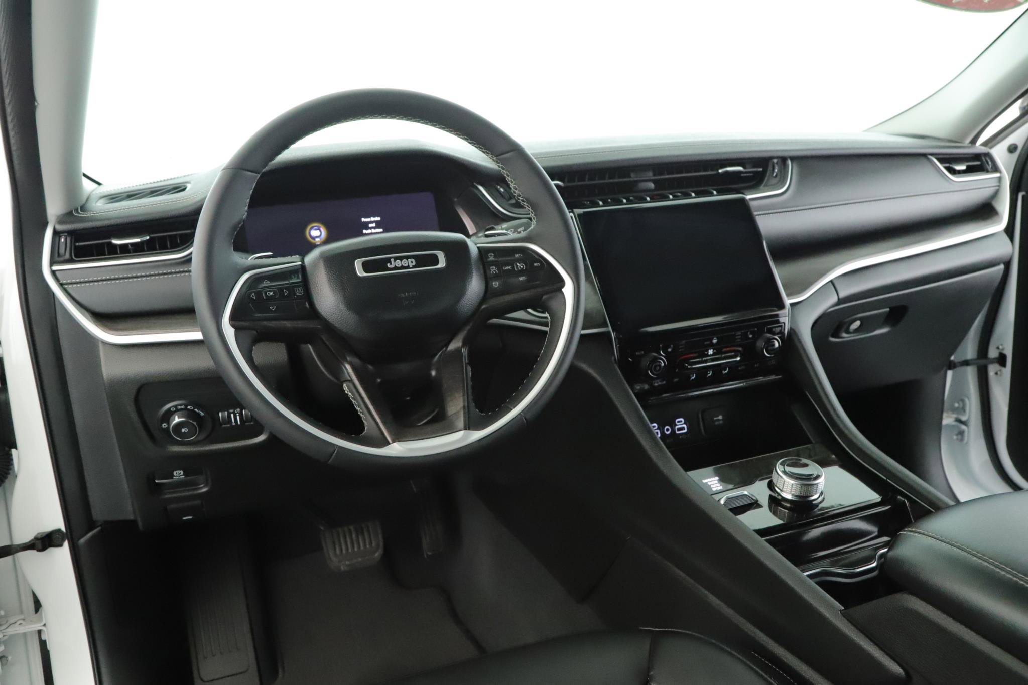 Used 2023 Jeep Grand Cherokee Limited w/ Trailer Tow Prep Group (B) image 2