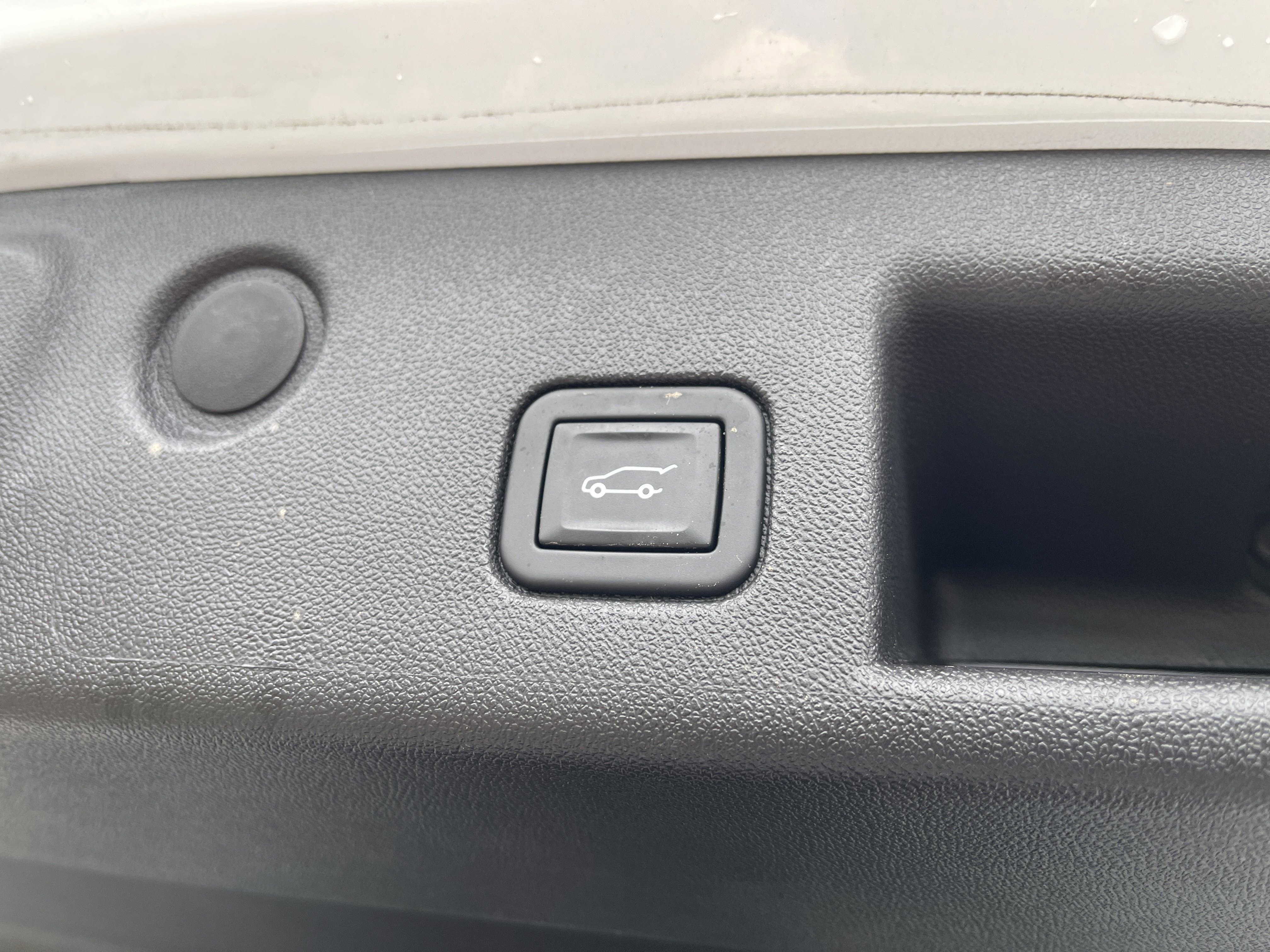 Used 2023 Chevrolet Equinox LT image 41