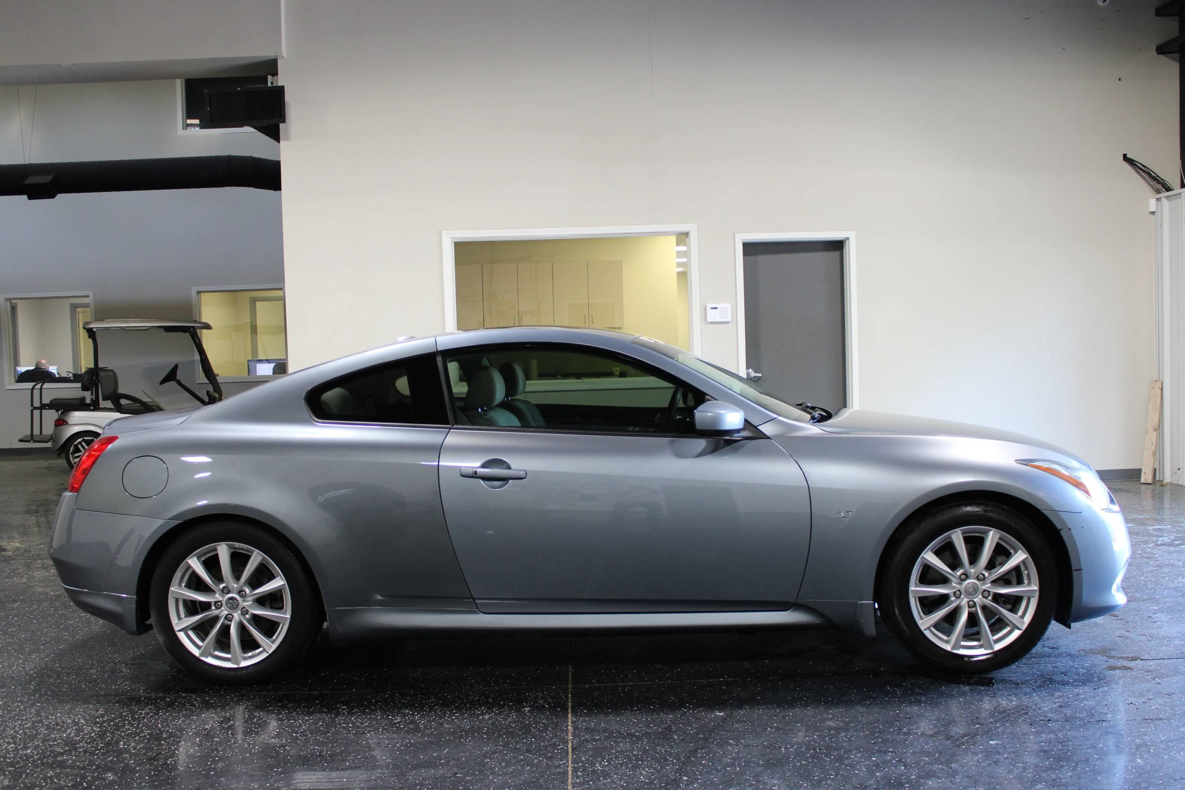 Used 2015 INFINITI Q60 Journey w/ Premium Package RWD image 2
