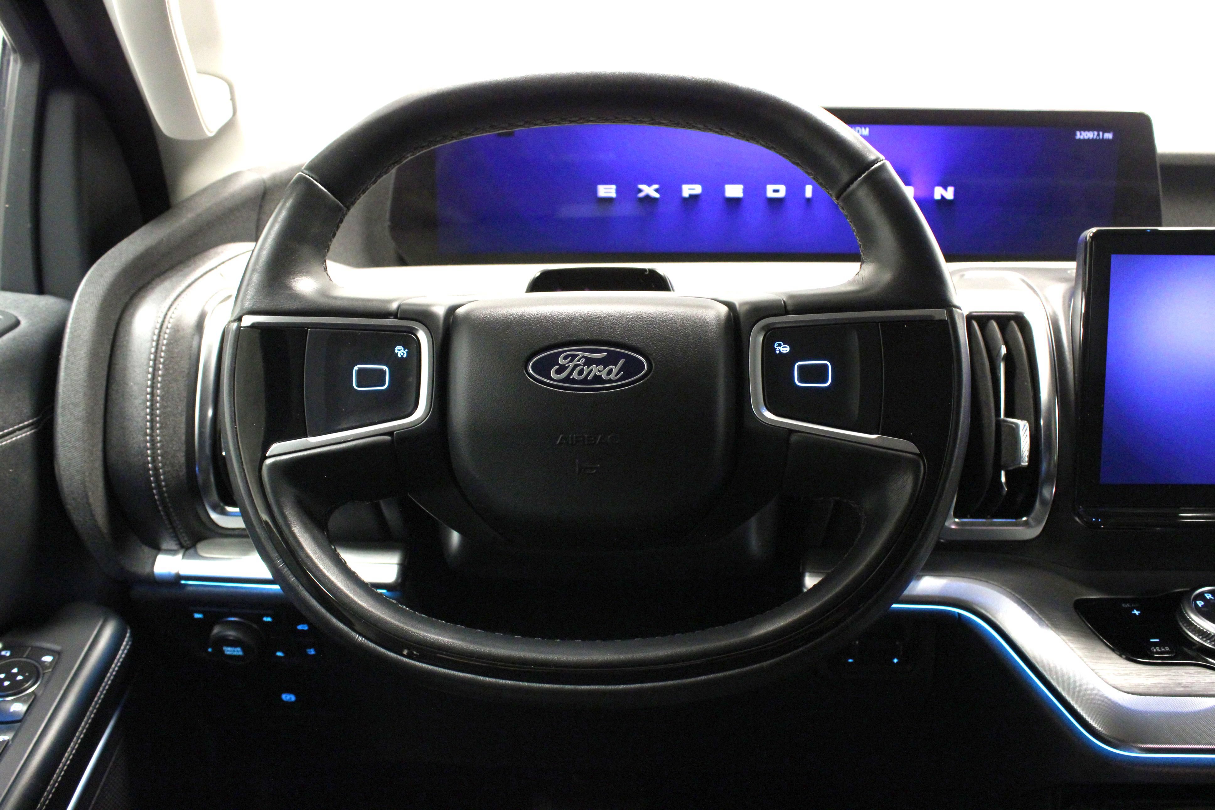 Used 2025 Ford Expedition Max Platinum AWD/4WD image 26