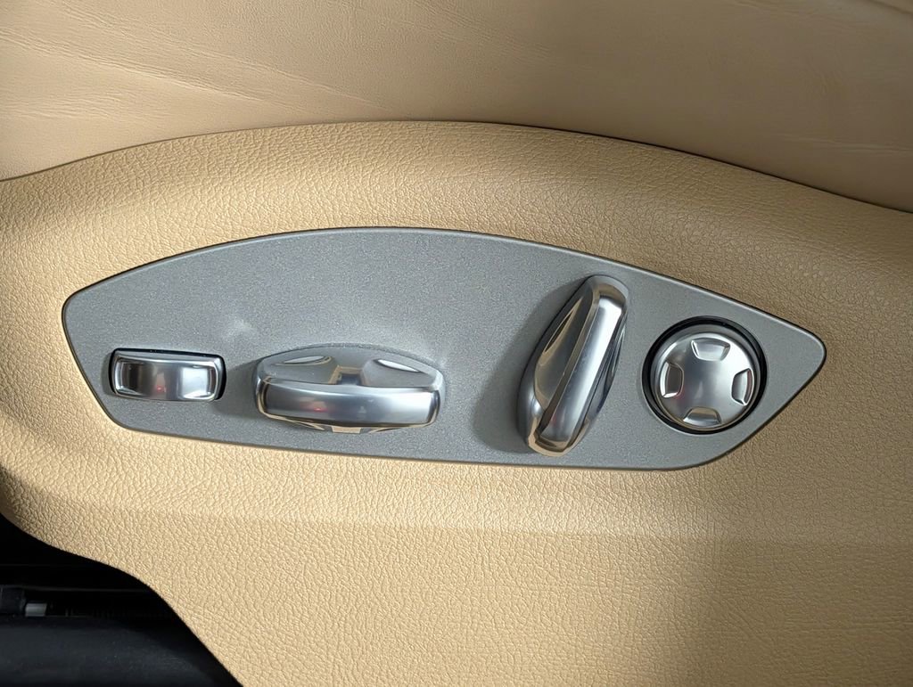 Certified 2025 Porsche Macan S image 28