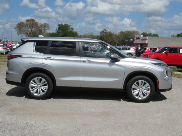 New 2026 Mitsubishi Outlander ES image 2