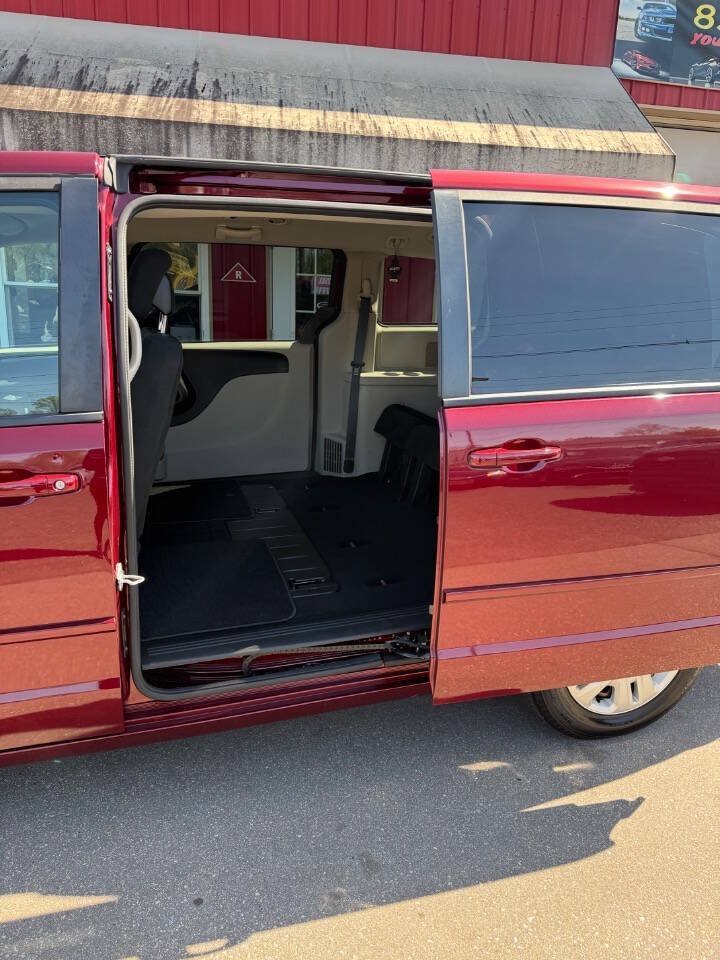 Used 2017 Dodge Grand Caravan SE w/ Power Window Group FWD image 13