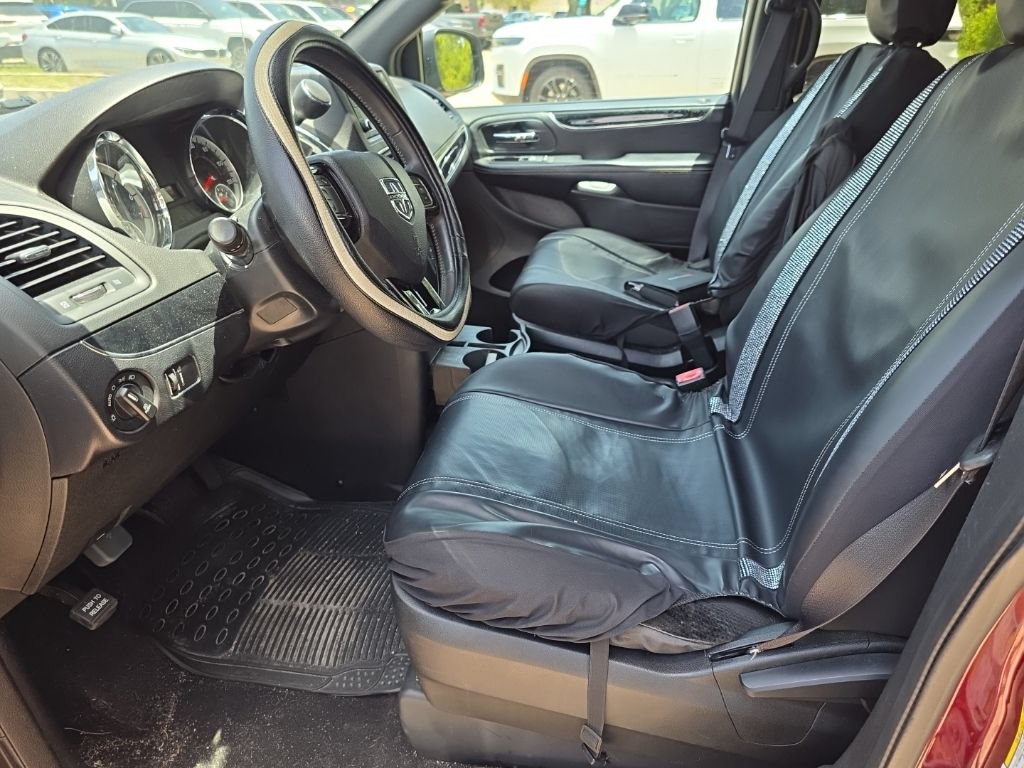 Used 2019 Dodge Grand Caravan SE FWD image 3