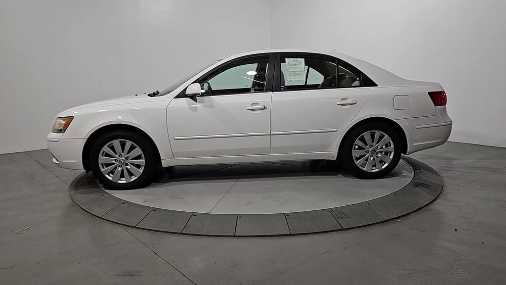 Used 2010 Hyundai Sonata GLS image 2