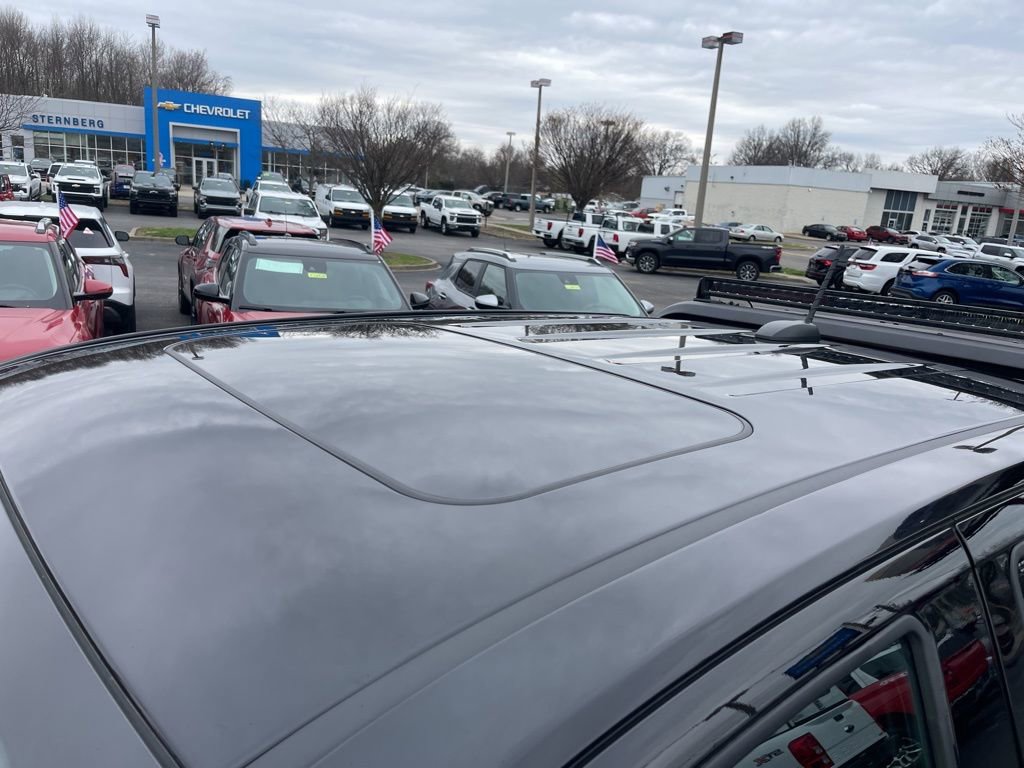 Used 2025 Chevrolet Colorado Z71 w/ Midnight Edition image 5