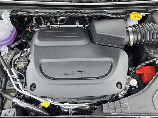 New 2026 Chrysler Pacifica Limited w/ Uconnect Theater Family Group FWD image 24