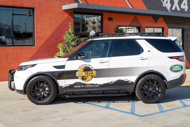 Used 2020 Land Rover Discovery HSE image 6