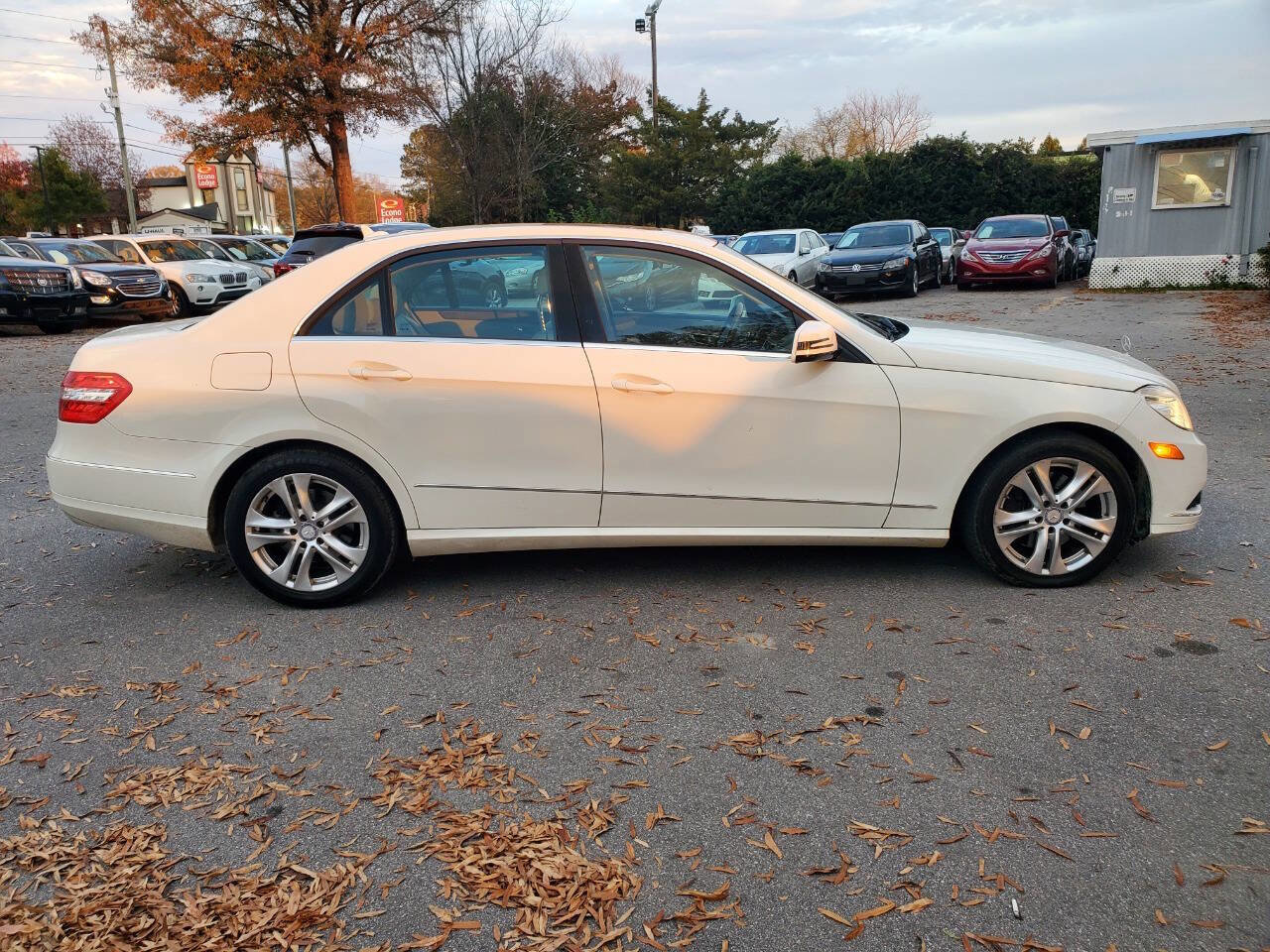Used 2011 Mercedes-Benz E 350 4MATIC Sedan image 9