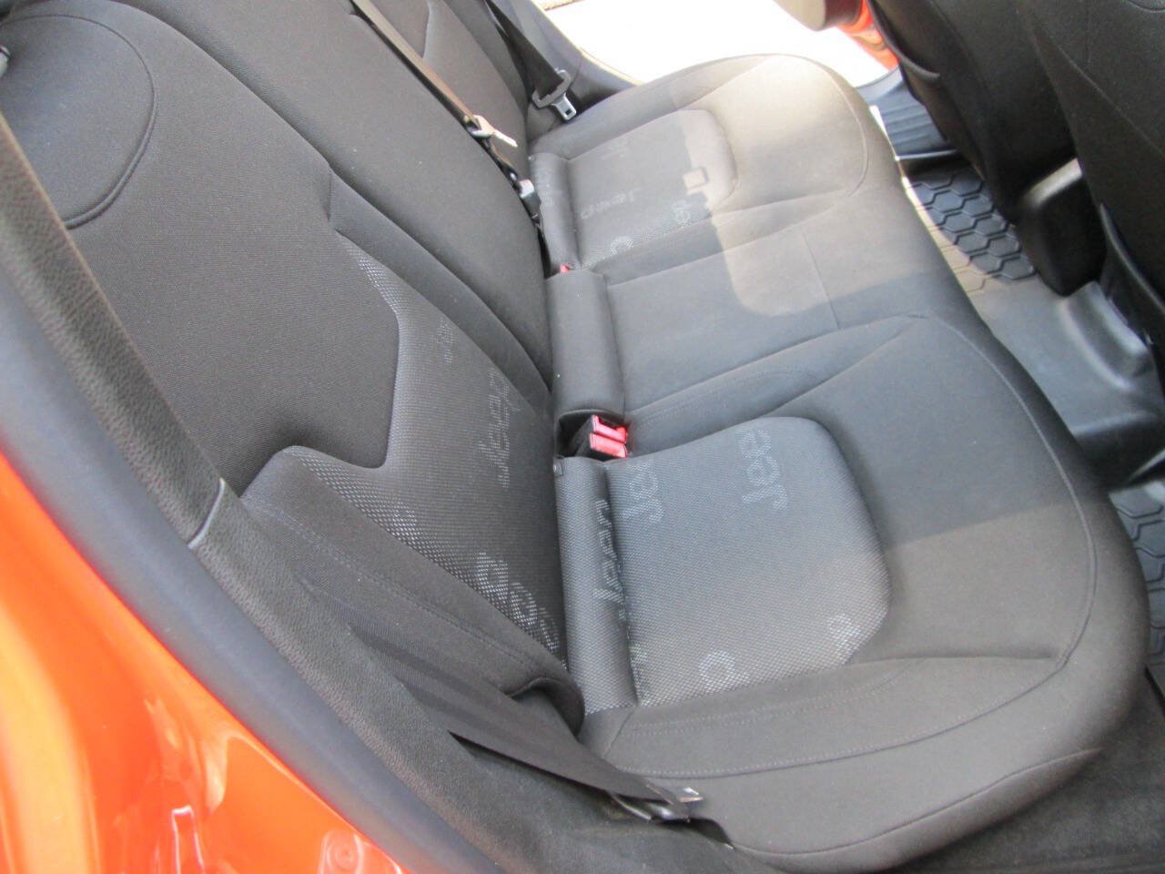 Used 2015 Jeep Renegade Latitude AWD/4WD image 45
