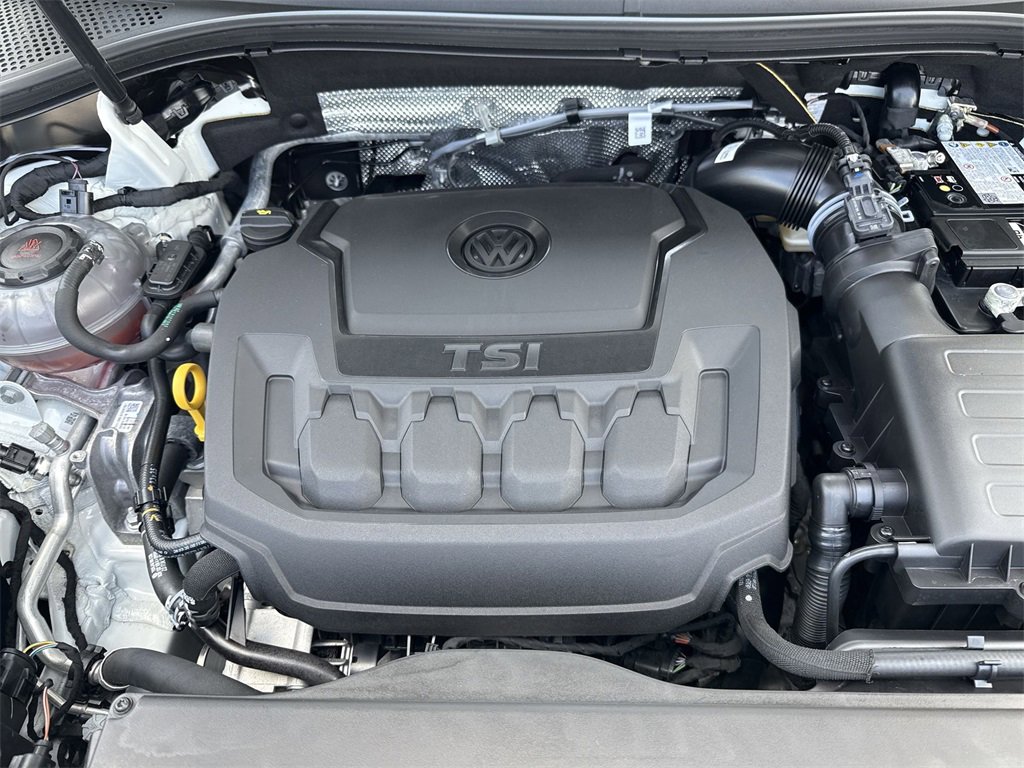 Used 2024 Volkswagen Tiguan SE image 15
