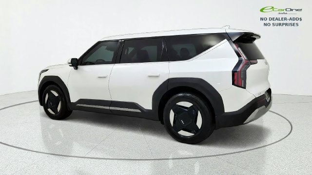 Used 2024 Kia EV9 Light Long Range RWD image 6