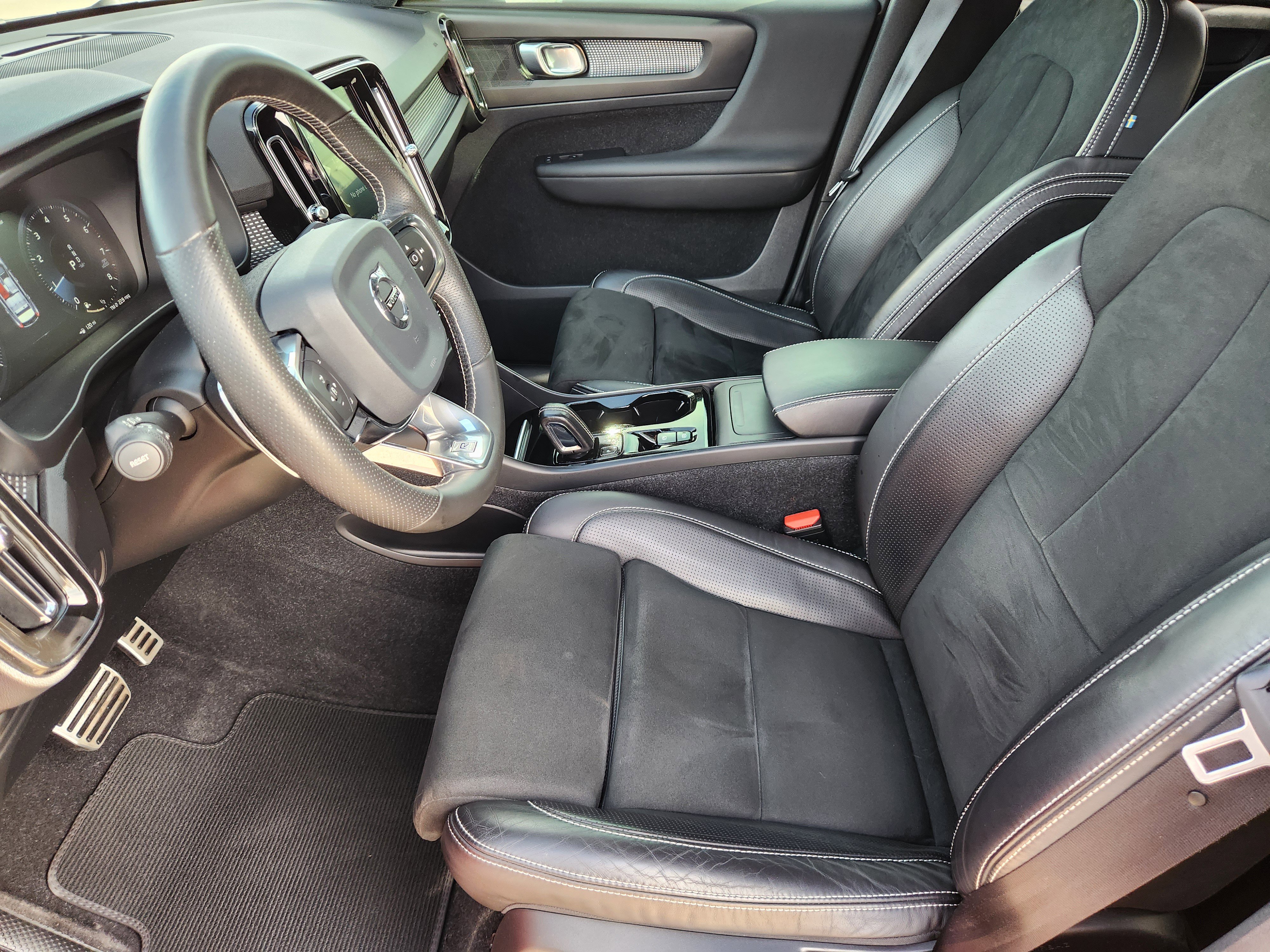 Used 2020 Volvo XC40 T5 R-Design w/ Protection Package Premier image 16