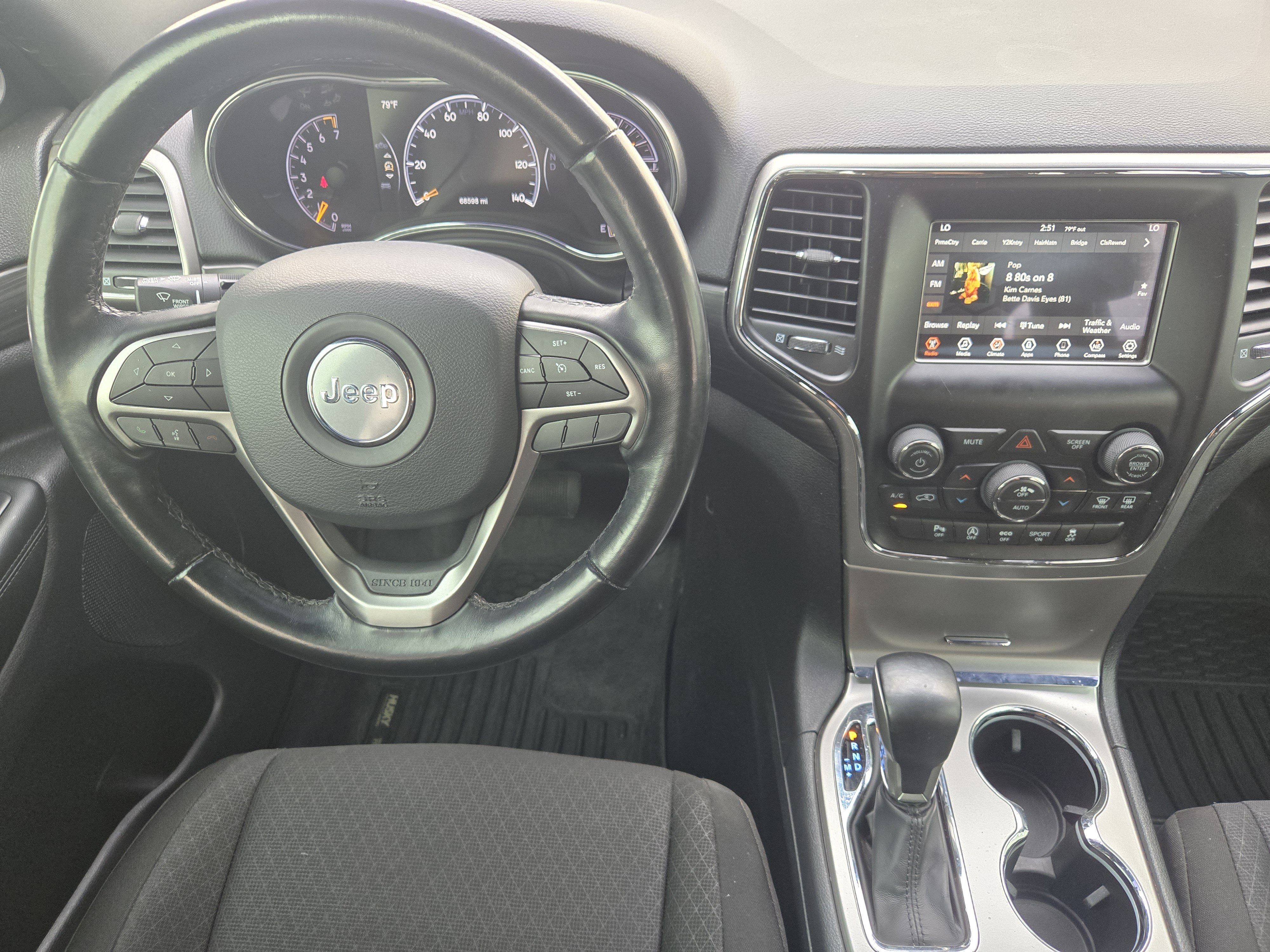 Used 2020 Jeep Grand Cherokee Laredo image 28