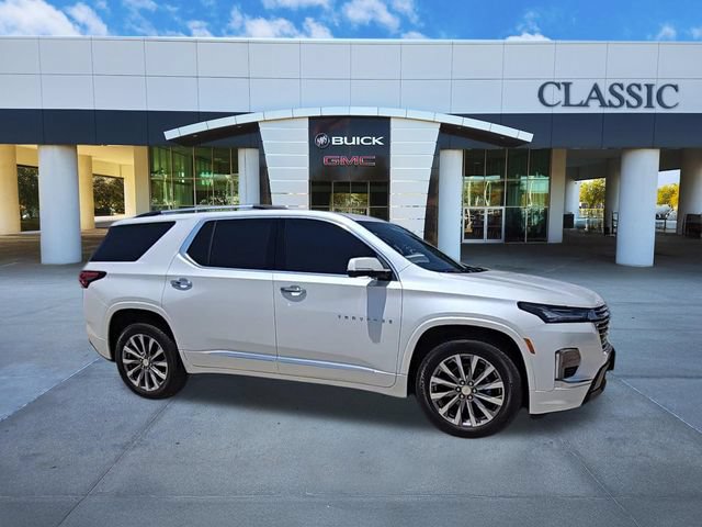 Used 2023 Chevrolet Traverse Premier FWD image 9