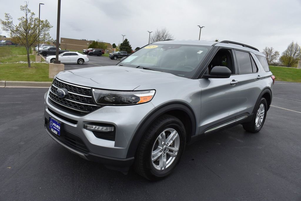 Used 2020 Ford Explorer XLT w/ Equipment Group 202A AWD/4WD image 10