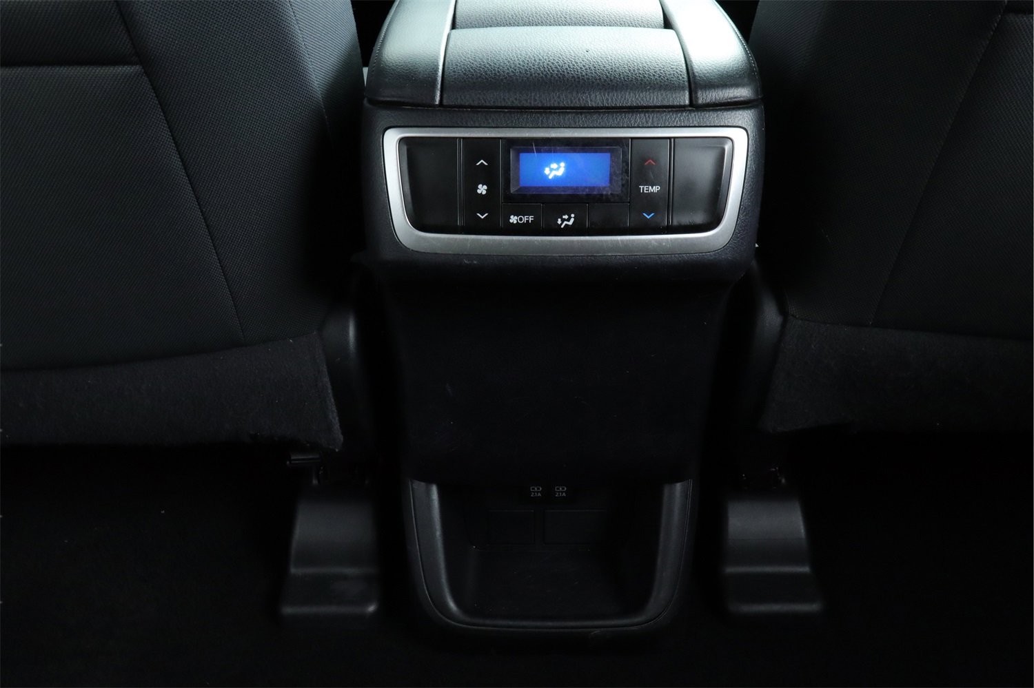 Used 2018 Toyota Highlander LE image 24