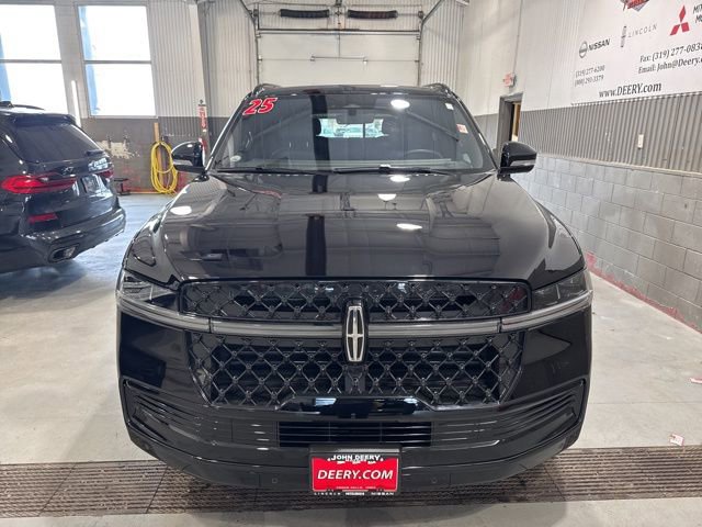 Used 2025 Lincoln Navigator Reserve w/ Jet Appearance Package image 2