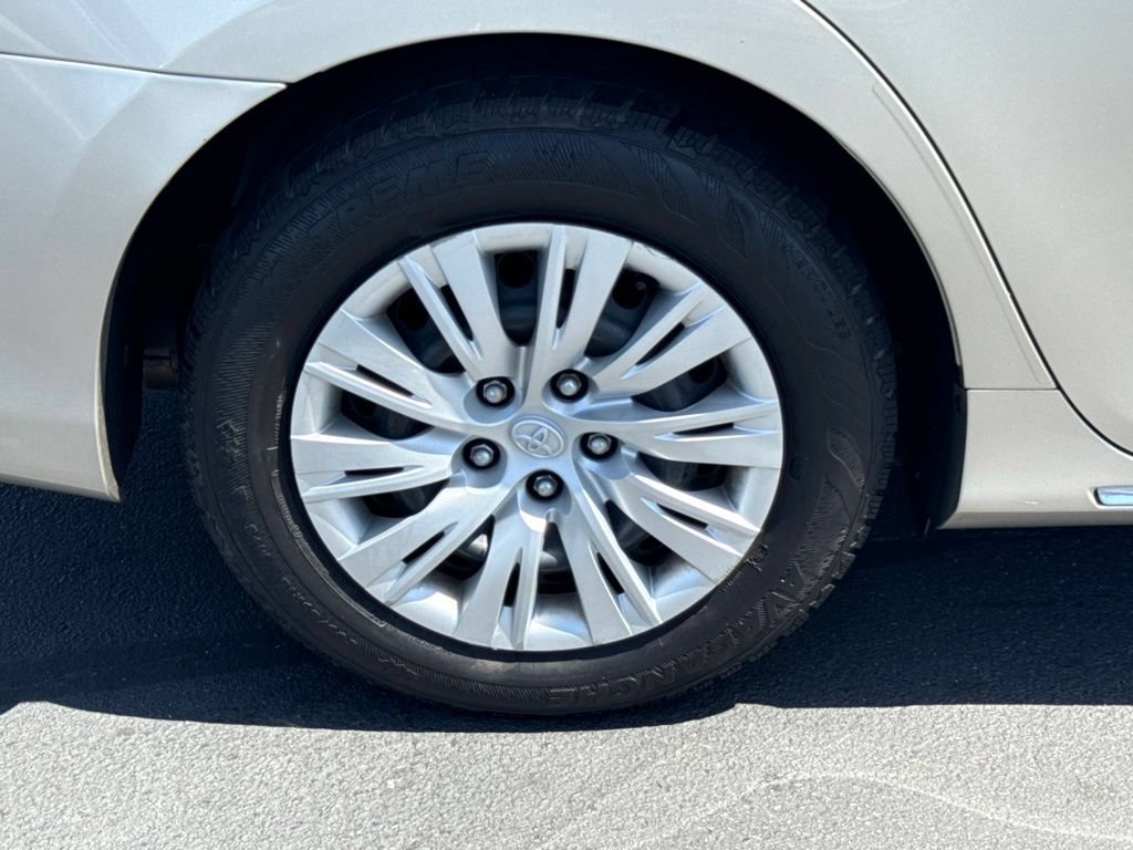 Used 2014 Toyota Camry LE FWD image 14