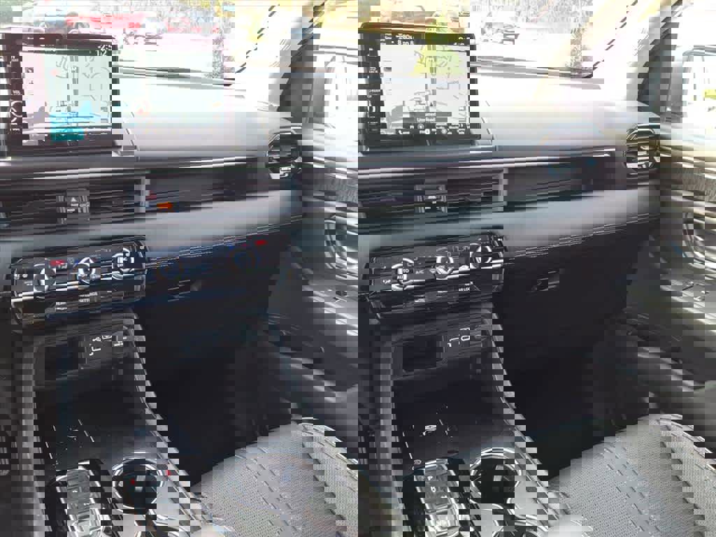 Used 2023 Honda Pilot Elite image 16