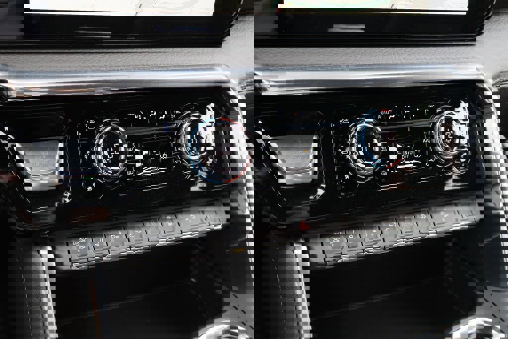 New 2026 GMC Sierra 2500 Denali w/ Denali Reserve Package image 13