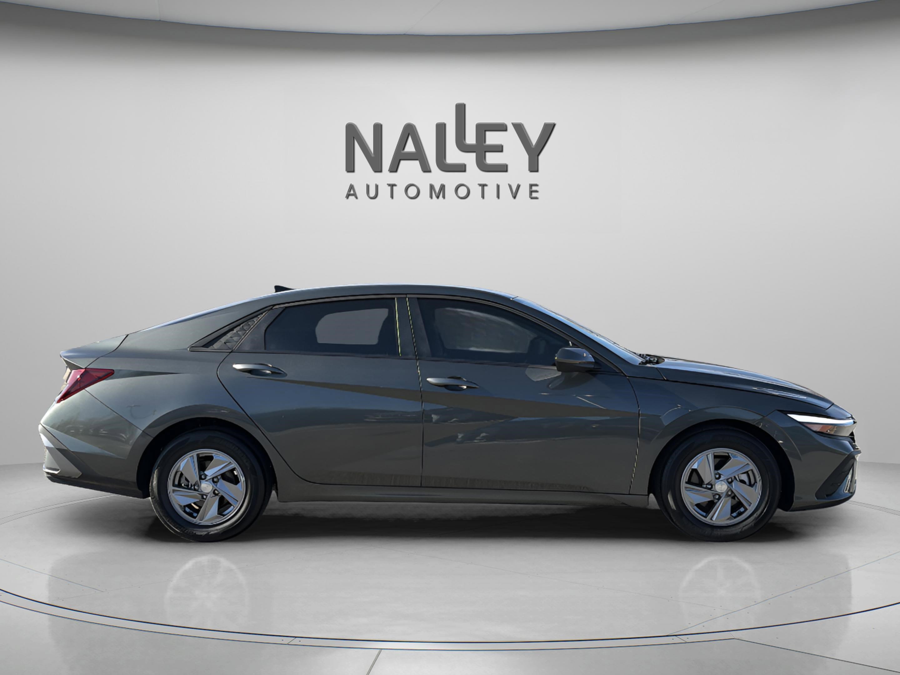 Used 2025 Hyundai Elantra SE image 6