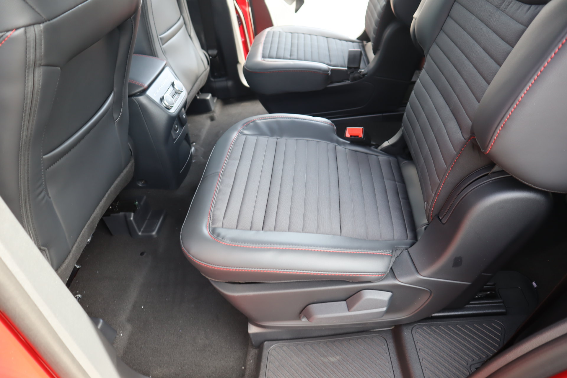 New 2026 Ford Explorer ST-Line w/ ST-Line Street Pack AWD/4WD image 13