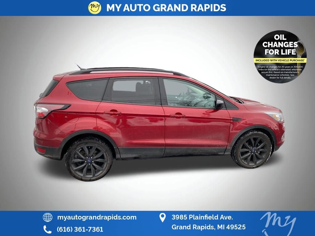 Used 2017 Ford Escape SE w/ SE Sport Appearance Package image 25