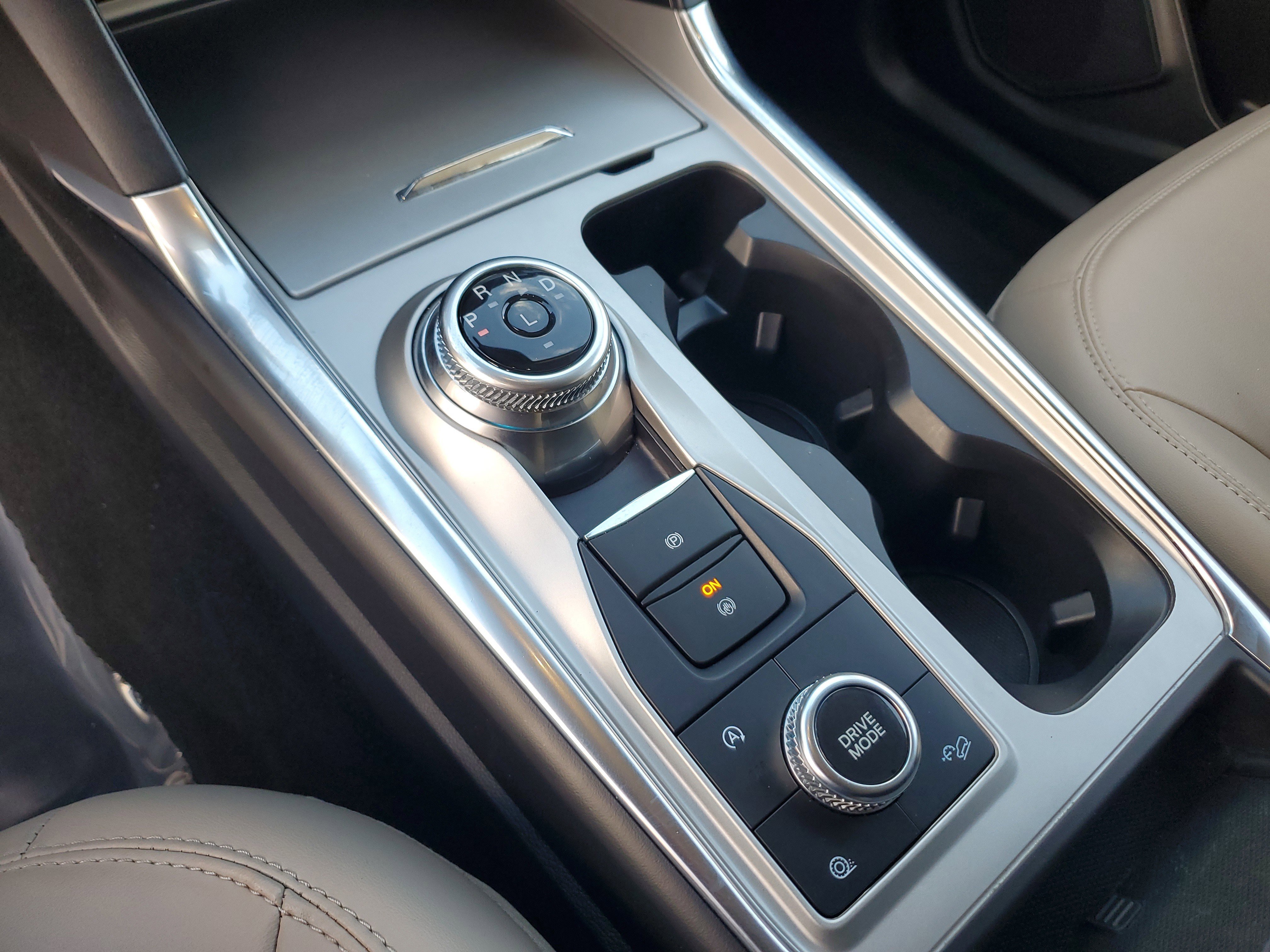 Certified 2024 Ford Explorer XLT w/ Equipment Group 202A image 27