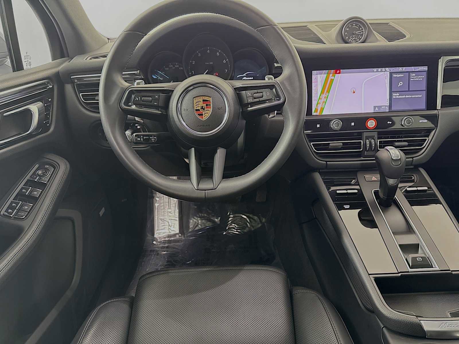 Certified 2025 Porsche Macan image 24