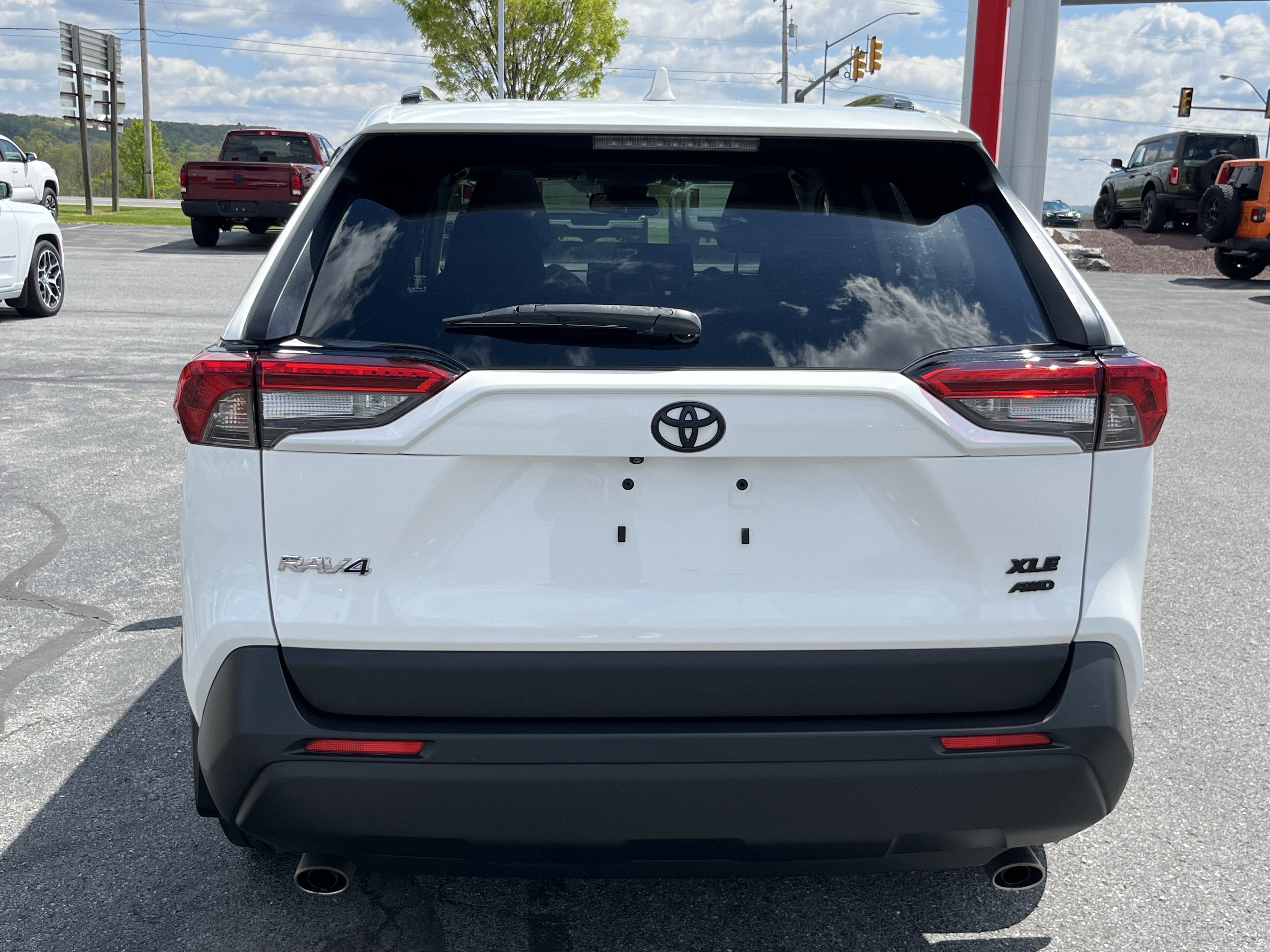 Used 2019 Toyota RAV4 XLE w/ All Weather Liner Package AWD/4WD image 6