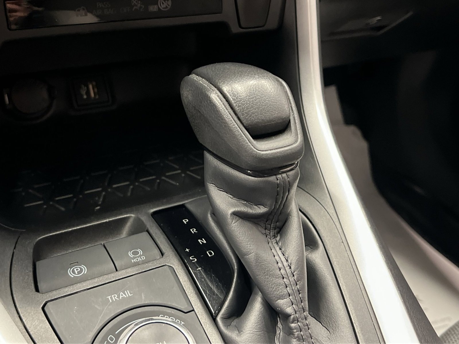 Used 2025 Toyota RAV4 XLE w/ Convenience Package image 18