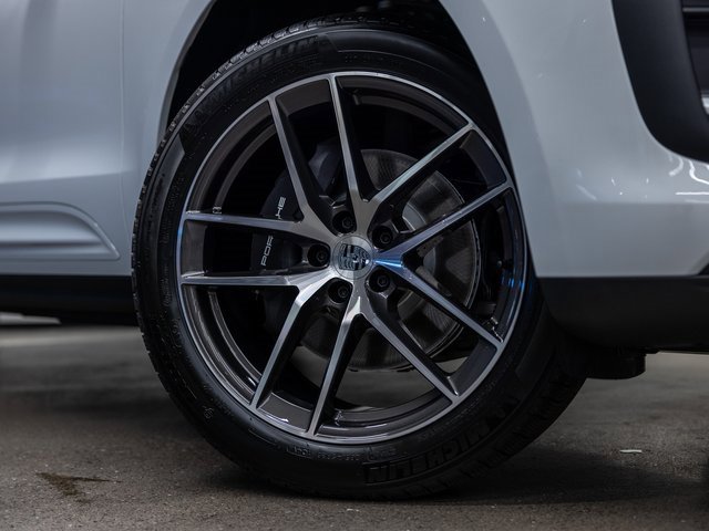 New 2026 Porsche Macan image 16
