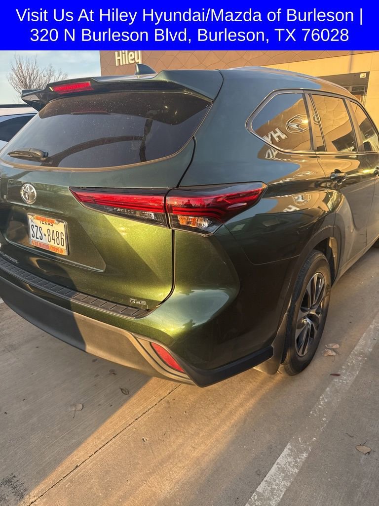 Used 2023 Toyota Highlander L image 4