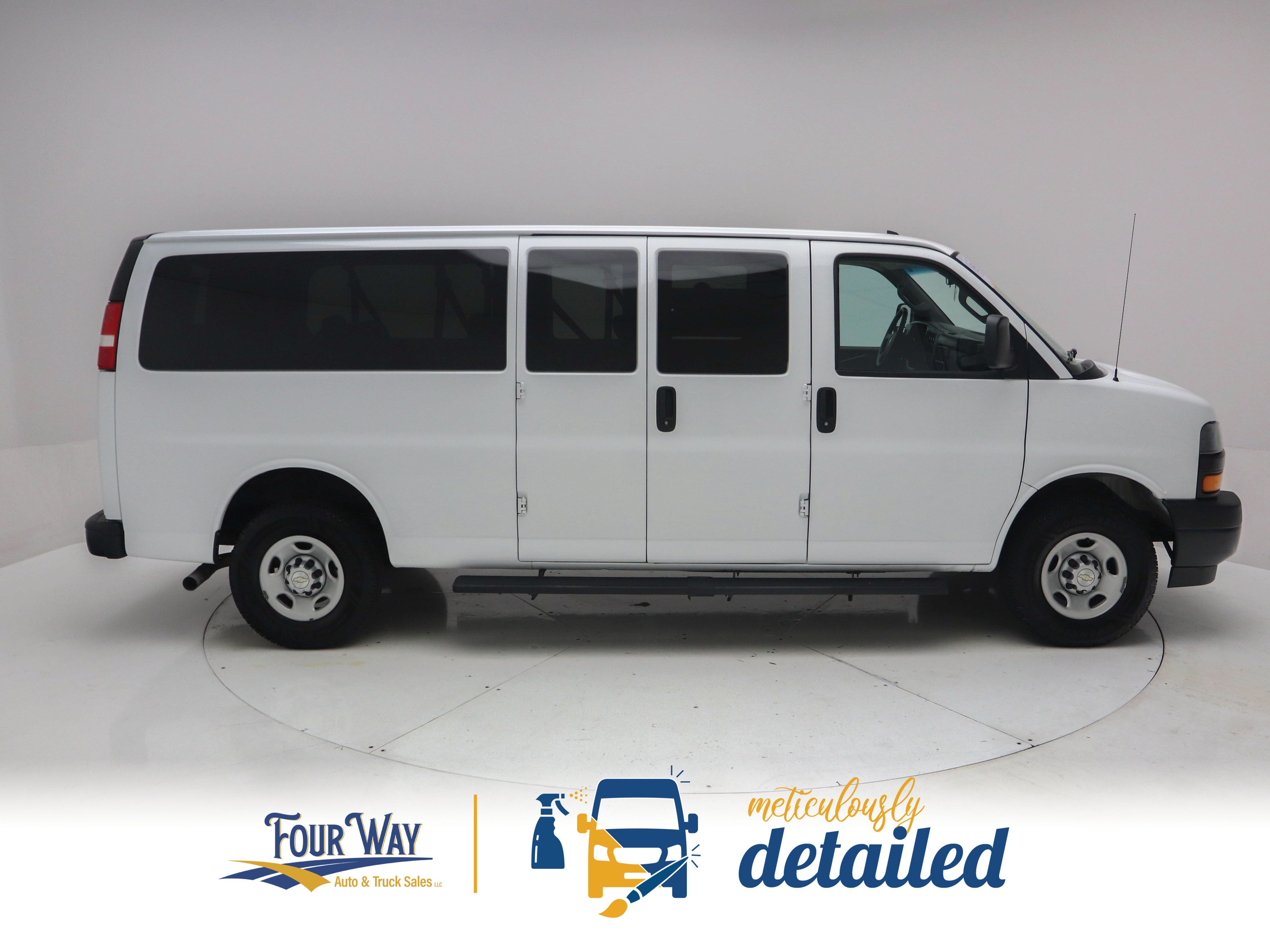Used 2023 Chevrolet Express 3500 LS RWD image 2