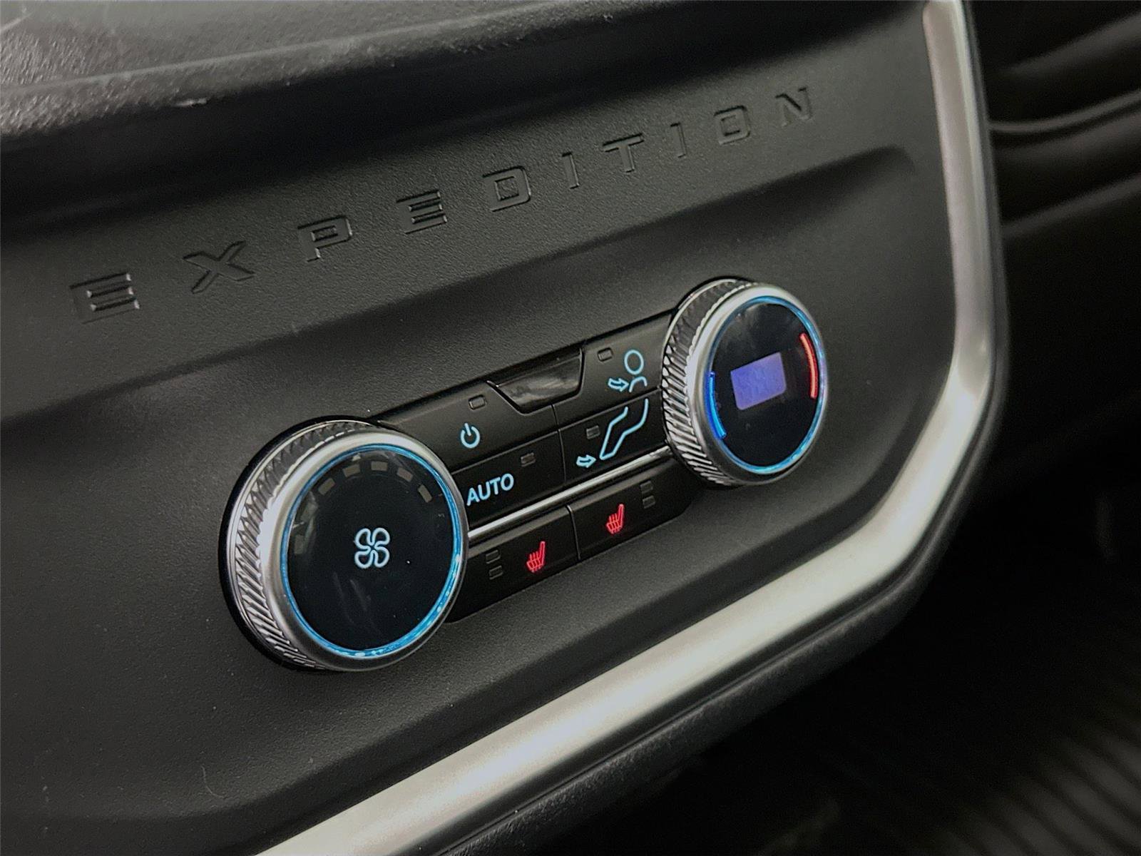 Used 2025 Ford Expedition Max Platinum w/ Driver's Package AWD/4WD image 34