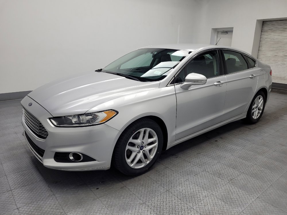 Used 2016 Ford Fusion SE w/ Equipment Group 202A FWD image 2