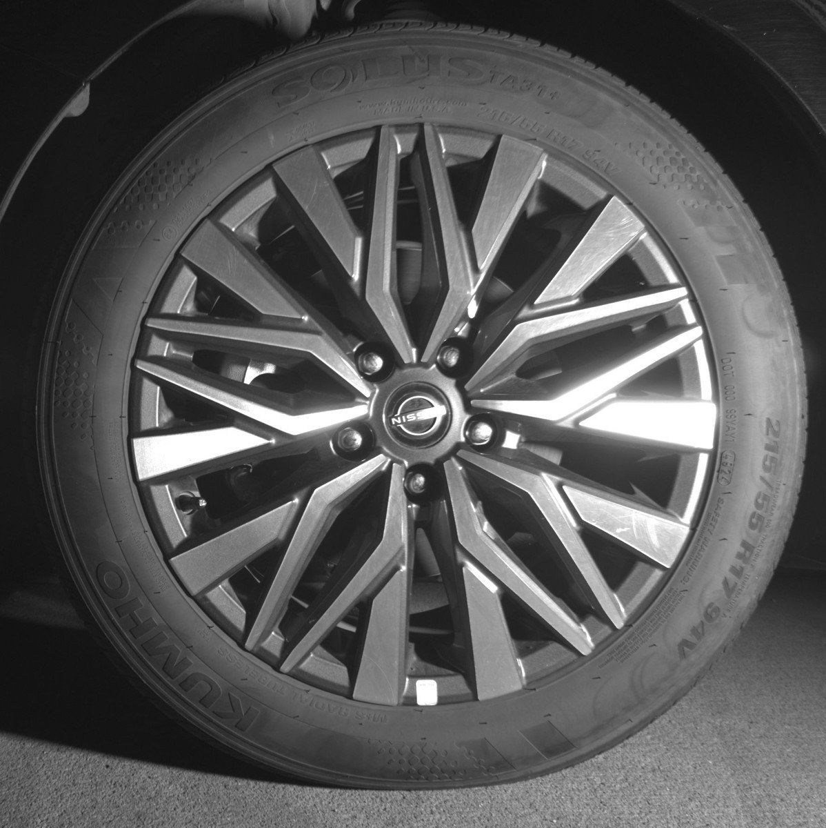 Used 2025 Nissan Altima 2.5 SV FWD image 12