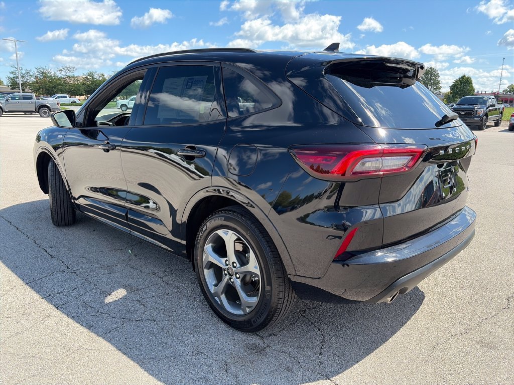 Used 2023 Ford Escape ST-Line AWD/4WD image 5